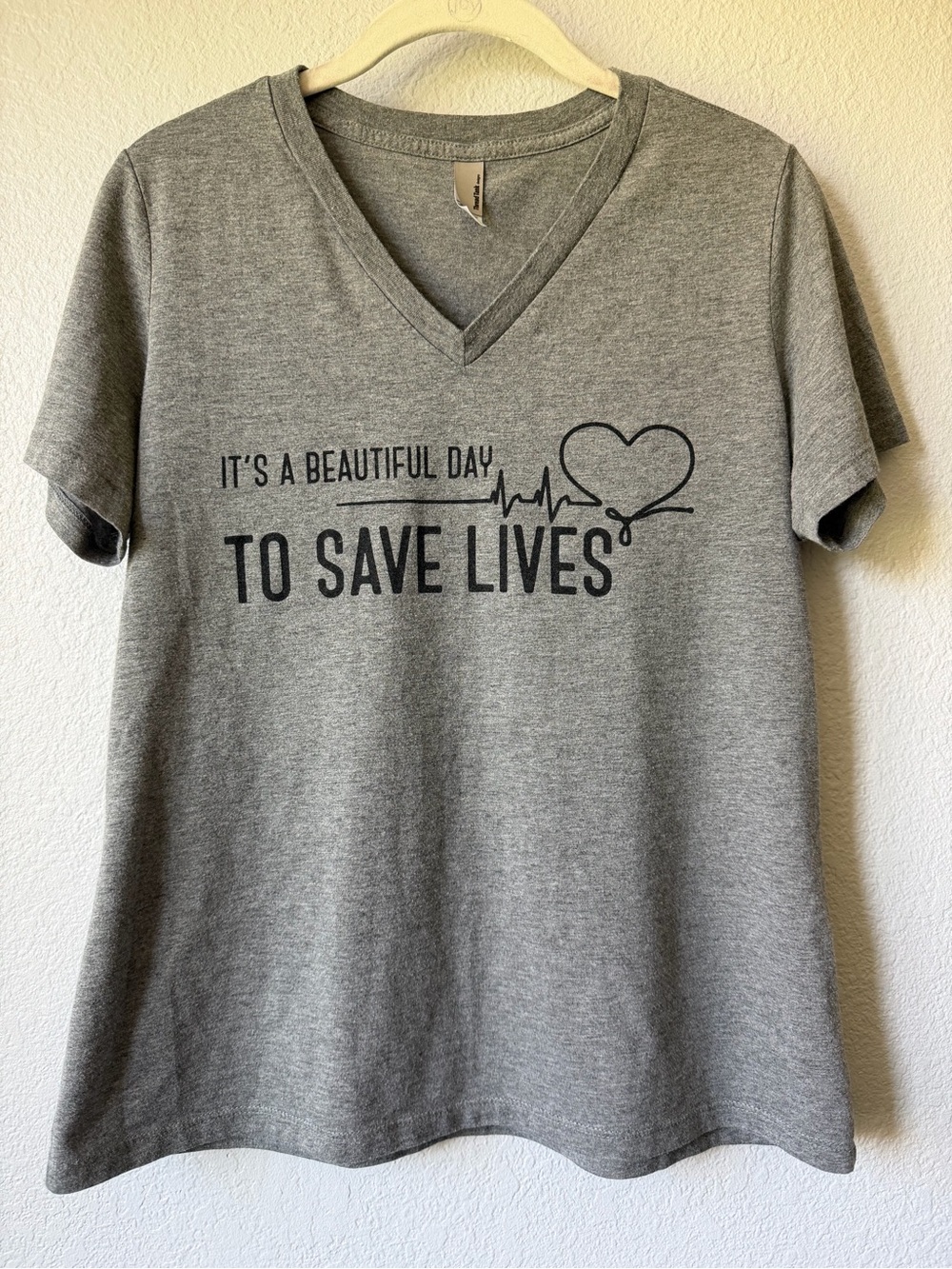 Nurse Healthcare Worker Gray V-Neck Tee, Women’s Medium, GUC